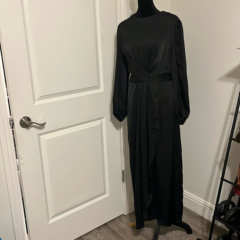 Size M black long dress